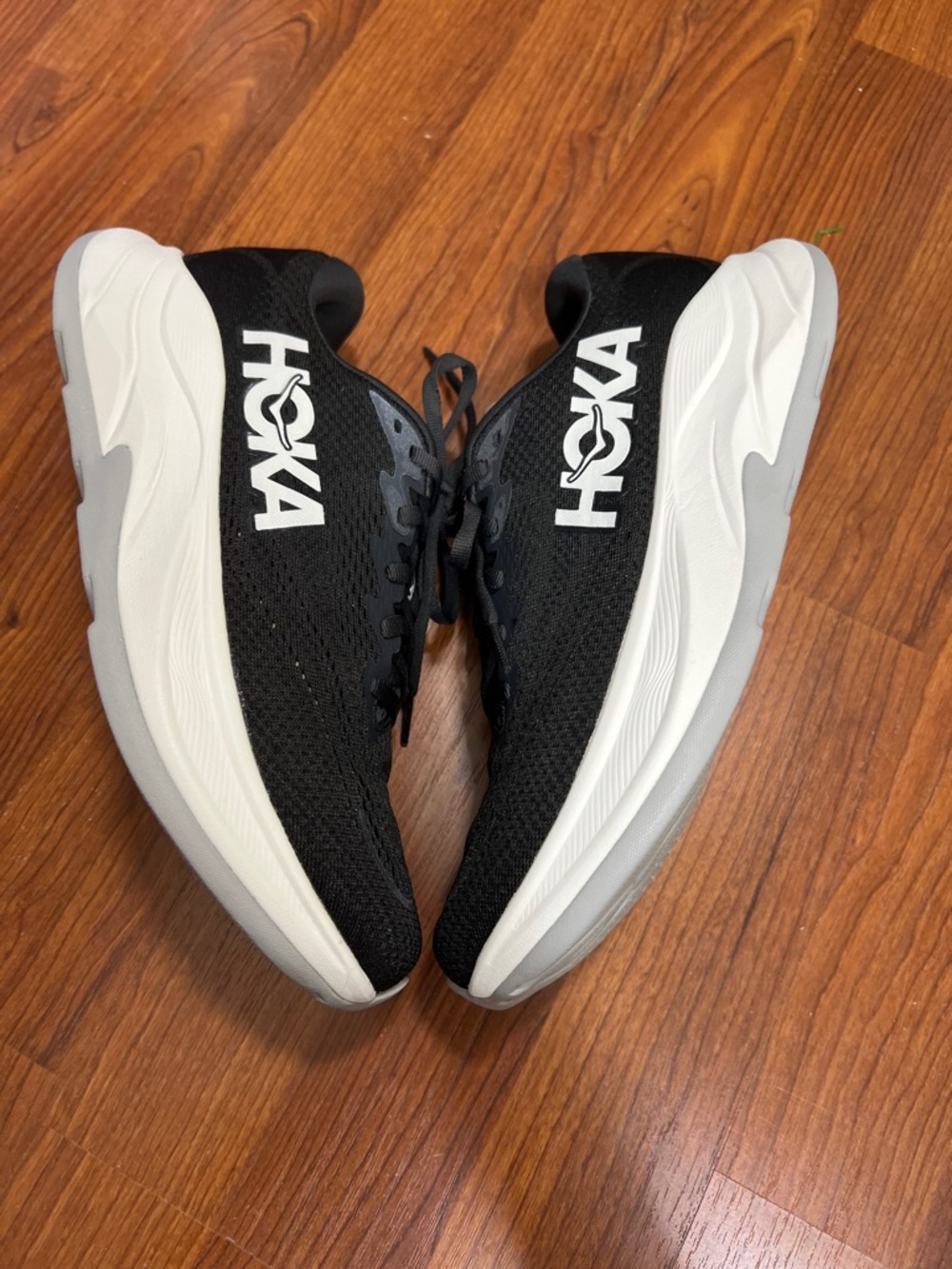 Hoka Women's Sz 8.5B Rincon 4 Everyday Ruining Shoes Black EUC - Picture 6 of 9